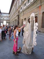 Florenz-vor den Uffizien-Alex wird festgehalten