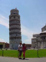 Pisa-Campanile mit Frauen