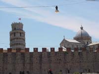 Pisa-Stadtmauer,Campanile und Duomo S.Maria Assunta